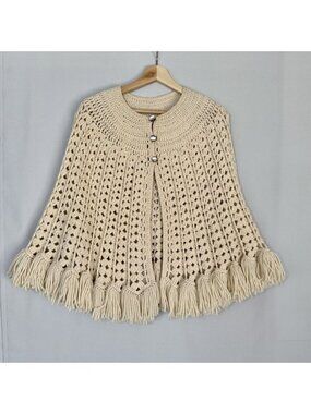 70s Vintage Handmade Light Cream Crochet 3 Button Tassel Fringe Hem Capelet